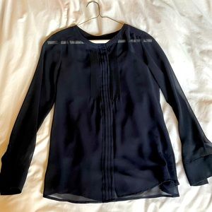 Banana Republic excellent condition navy blue blouse w/detachable tank. Xs petit